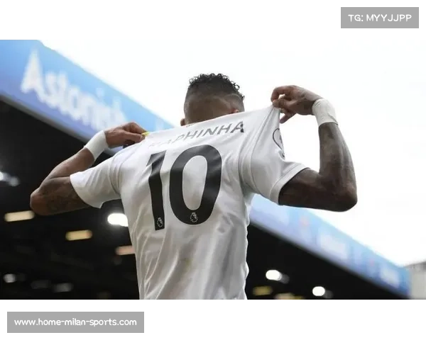 曼联锋线迎来强援签下巴萨全能前锋拉菲尼亚助力攻击线